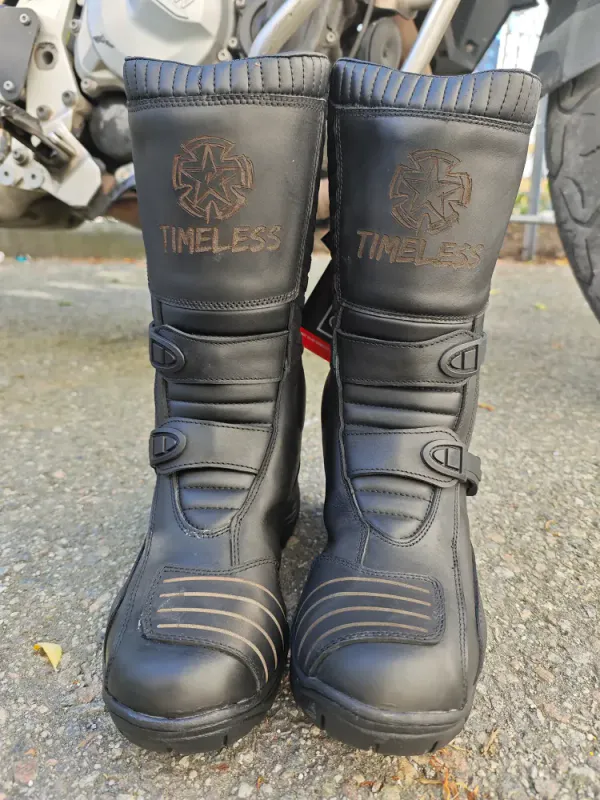 Timeless Hillside MC-støvel  i svart skinn med to spenner, Adventure stil